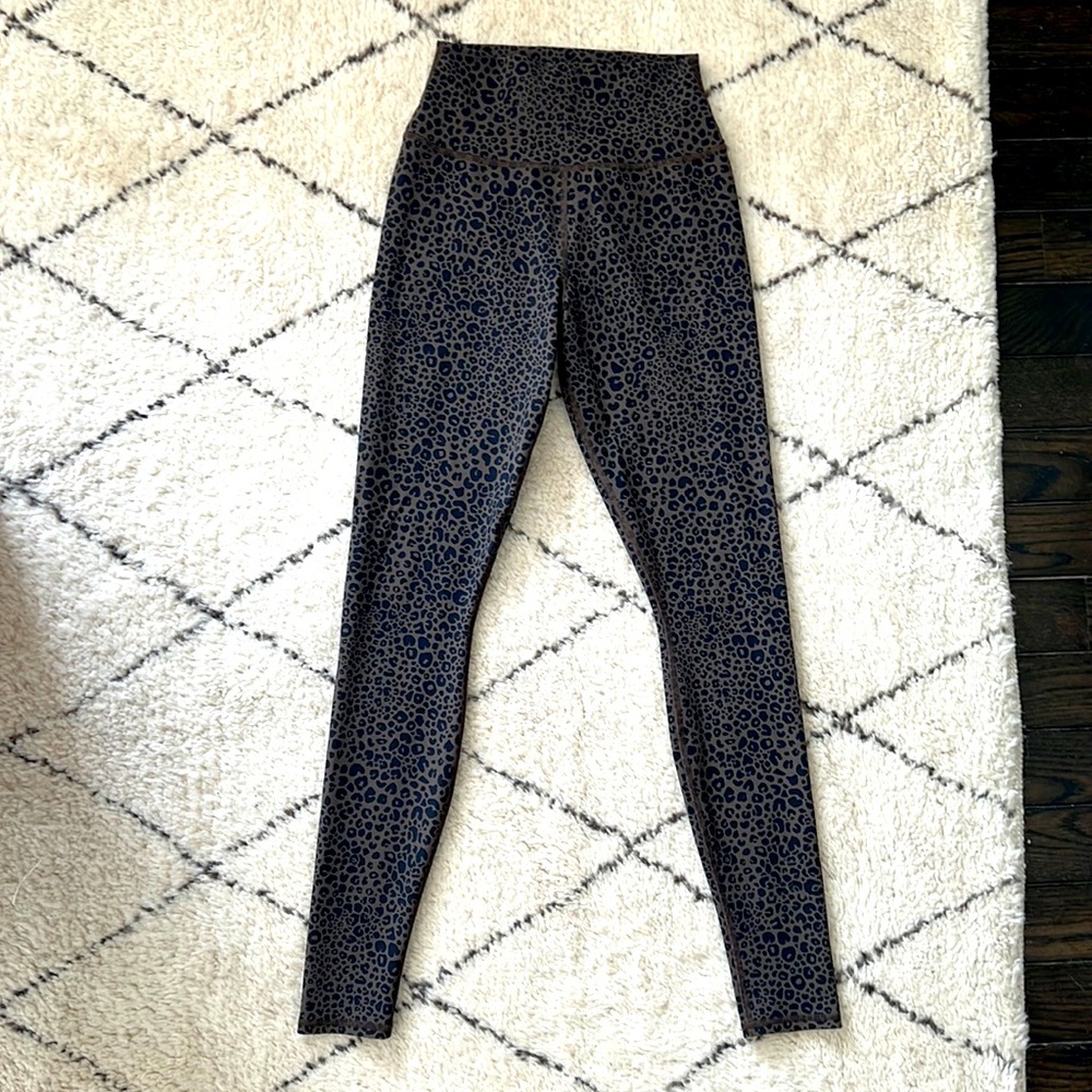 🛍 Alo airlift leggings in color Forest